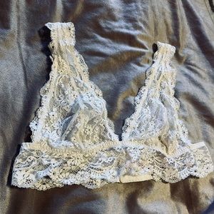 Dainty Victoria’s Secret floral lace bralette